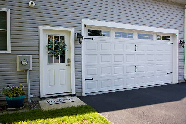 24/7 Emergency Garage Door Panel Replacement experts in Coon Rapids, IA
